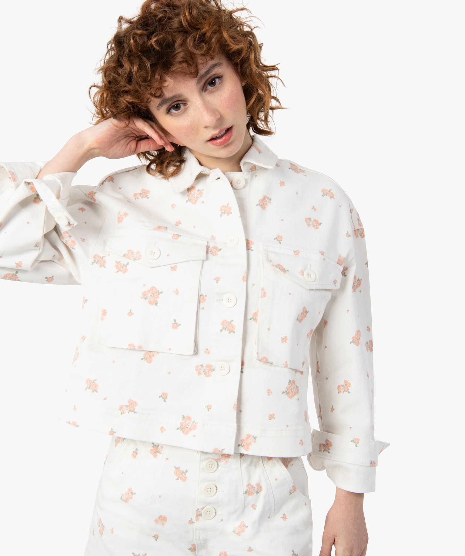 Veste femme en jean courte à motifs fleuris blanc | GEMO