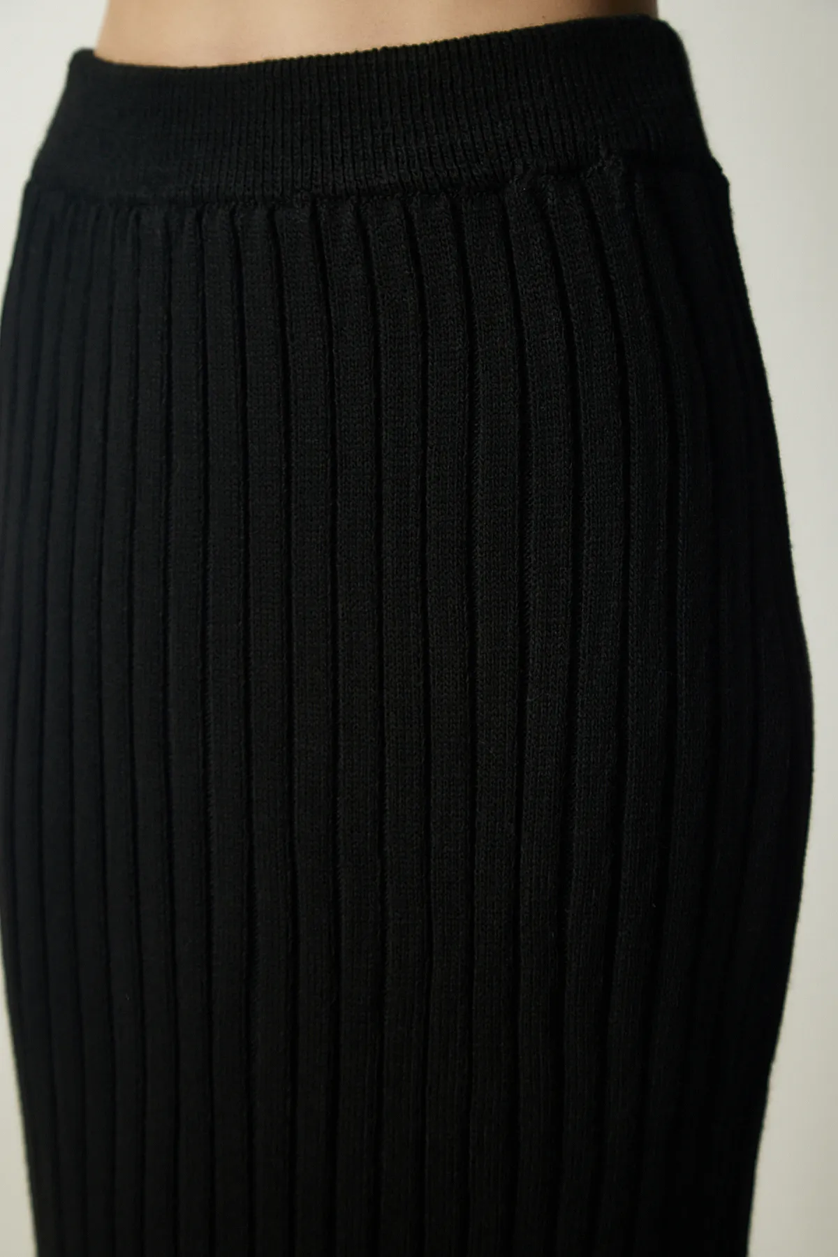 Happiness İstanbul  Schwarzes Strickset mit geripptem Pullover und Rock für Damen YY00188