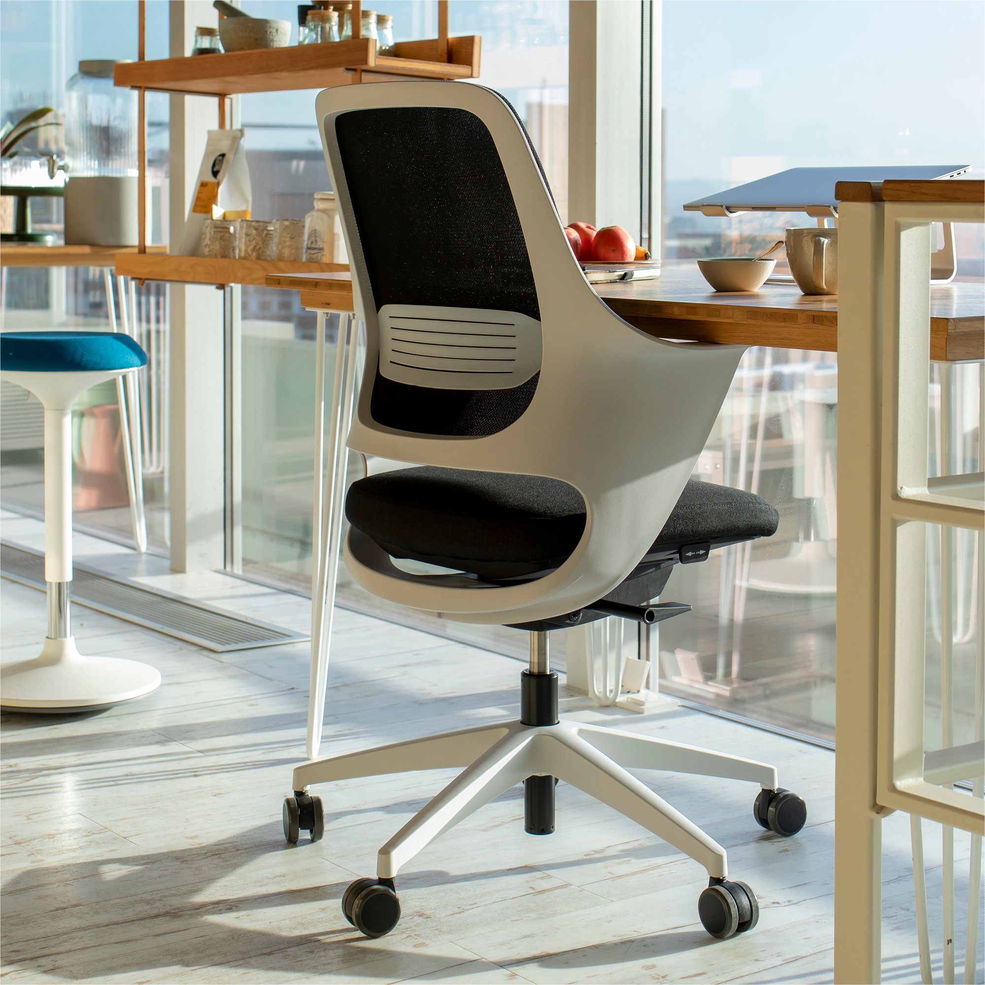 Ergotopia Bürostuhl WellBack ergonomischer Schreibtischstuhl mit Synchronmechanik