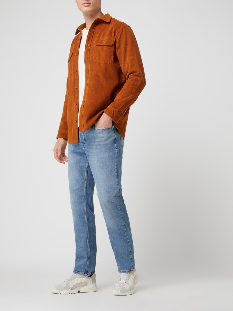 Jeans mit Label-Patch in blau