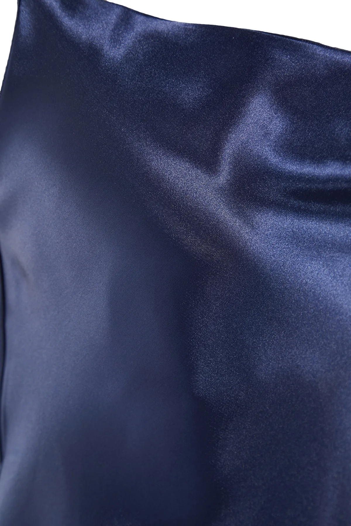 Trendyol Collection  Marineblaues Nachthemd aus gewebtem Satin mit Degaje-Kragen auf der Rückseite und Seilriemen THMSS22GC0018