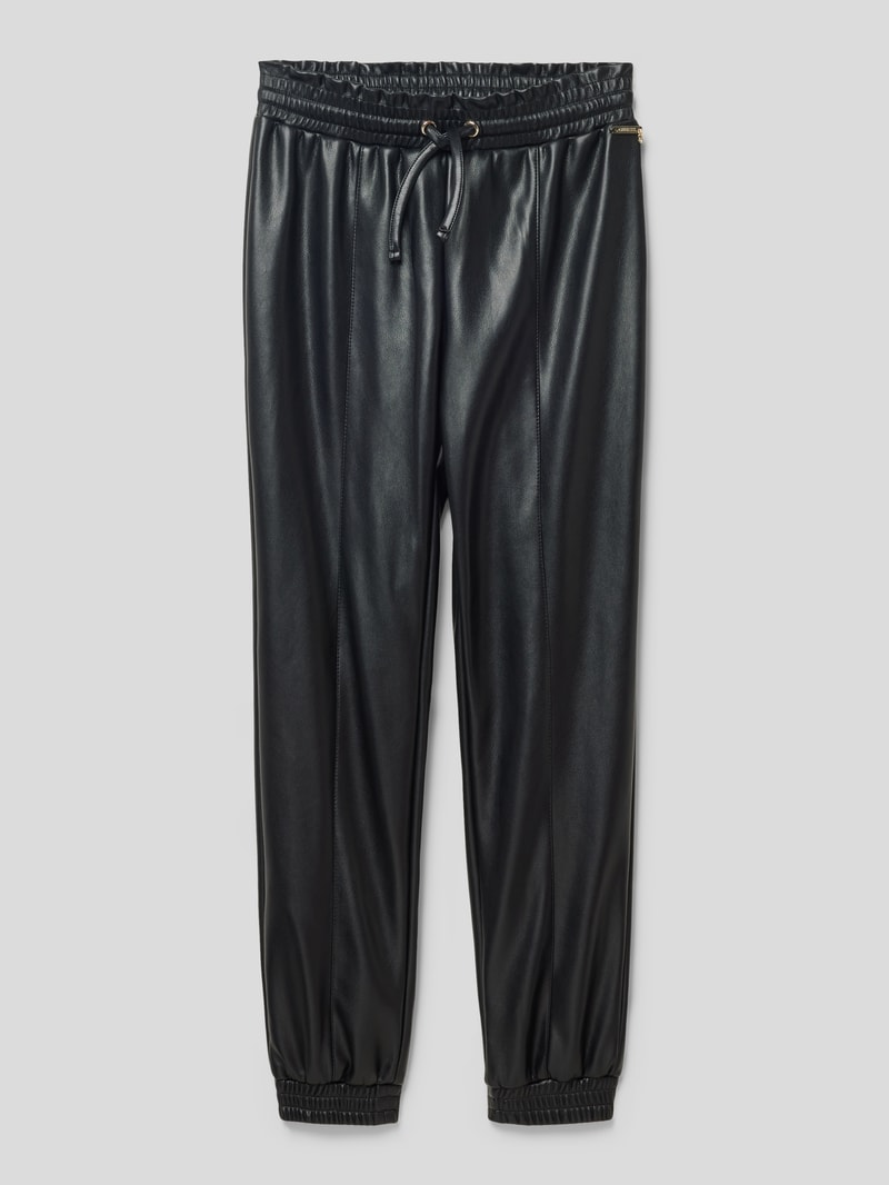 Jogpants in Leder-Optik in schwarz