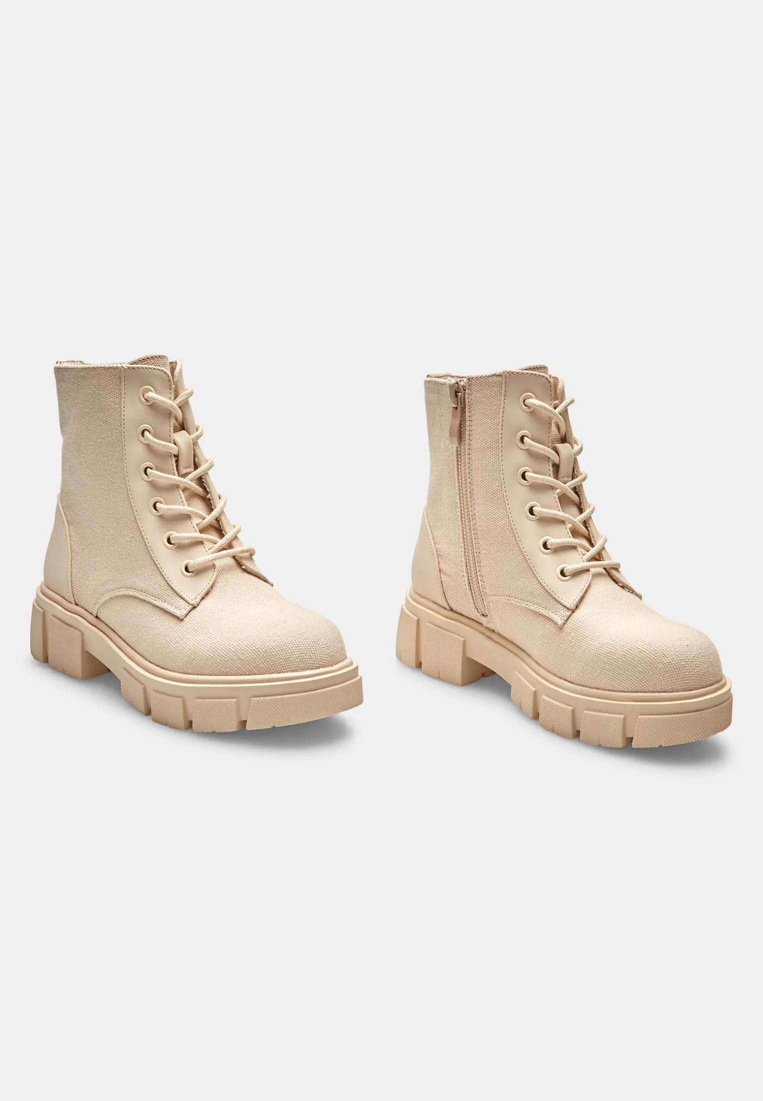 Botines con cordones Bata