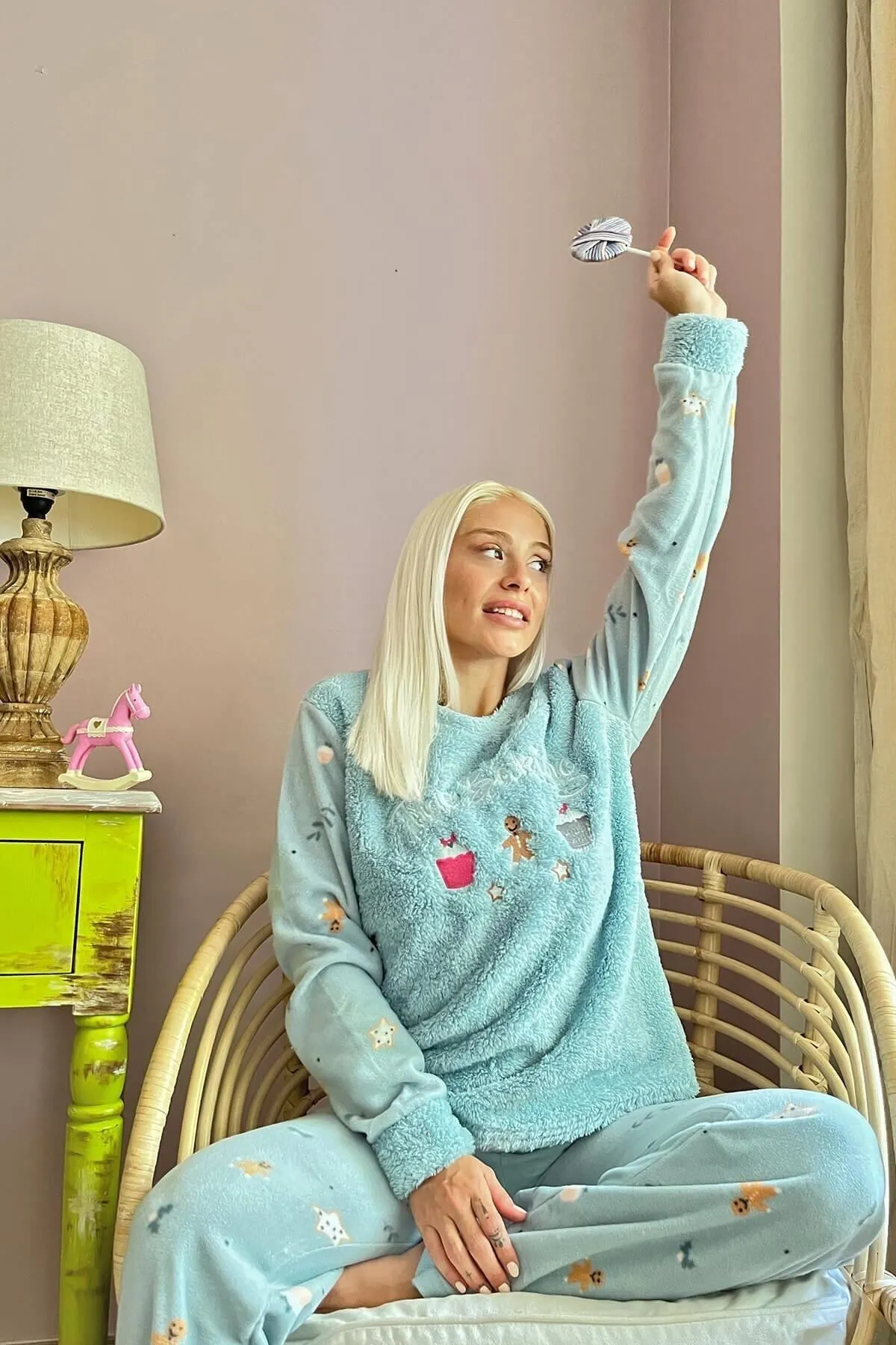 Pijamaevi  Mintgrünes, gemustertes Back-Pyjama-Set für Damen aus Plüsch