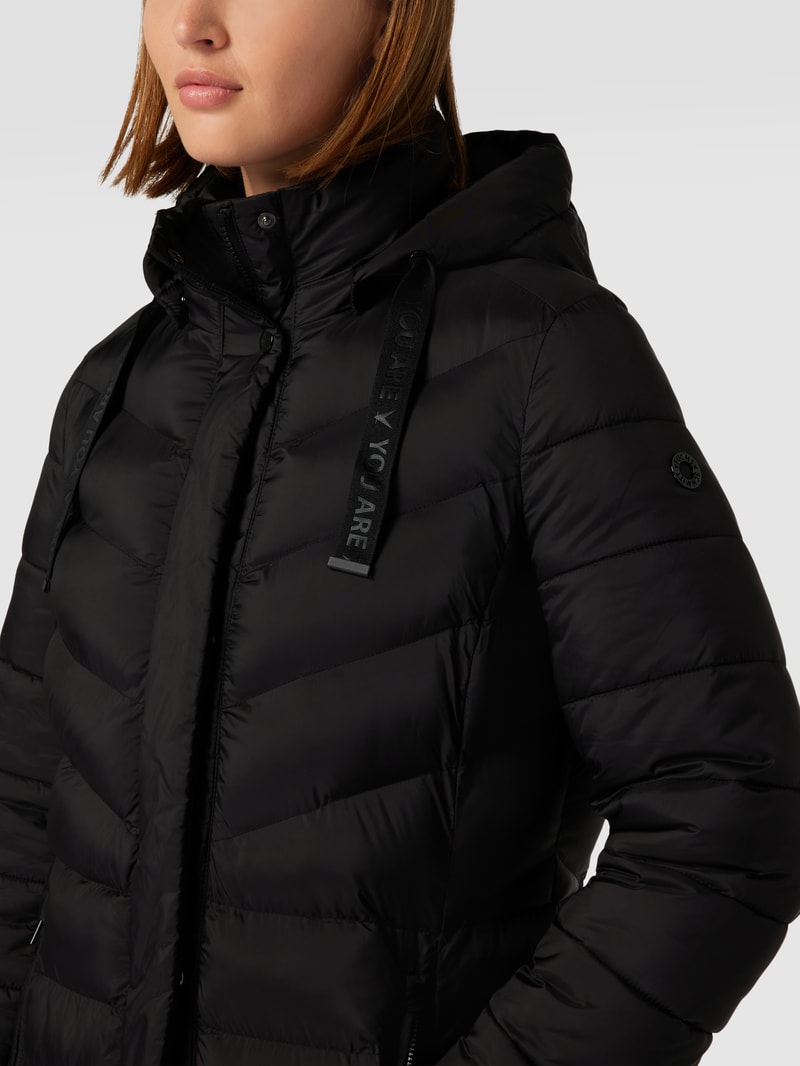 Steppmantel mit Kapuze in schwarz
