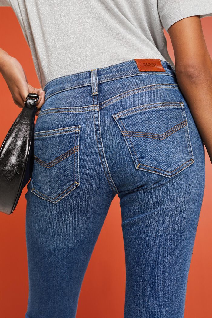 Skinny Jeans mit mittelhohem Bund und Ziersteinen
