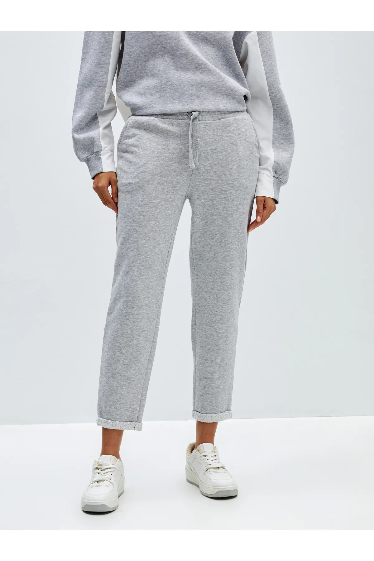 LC Waikiki  Einfarbige Jogginghose für Damen mit elastischem Bund