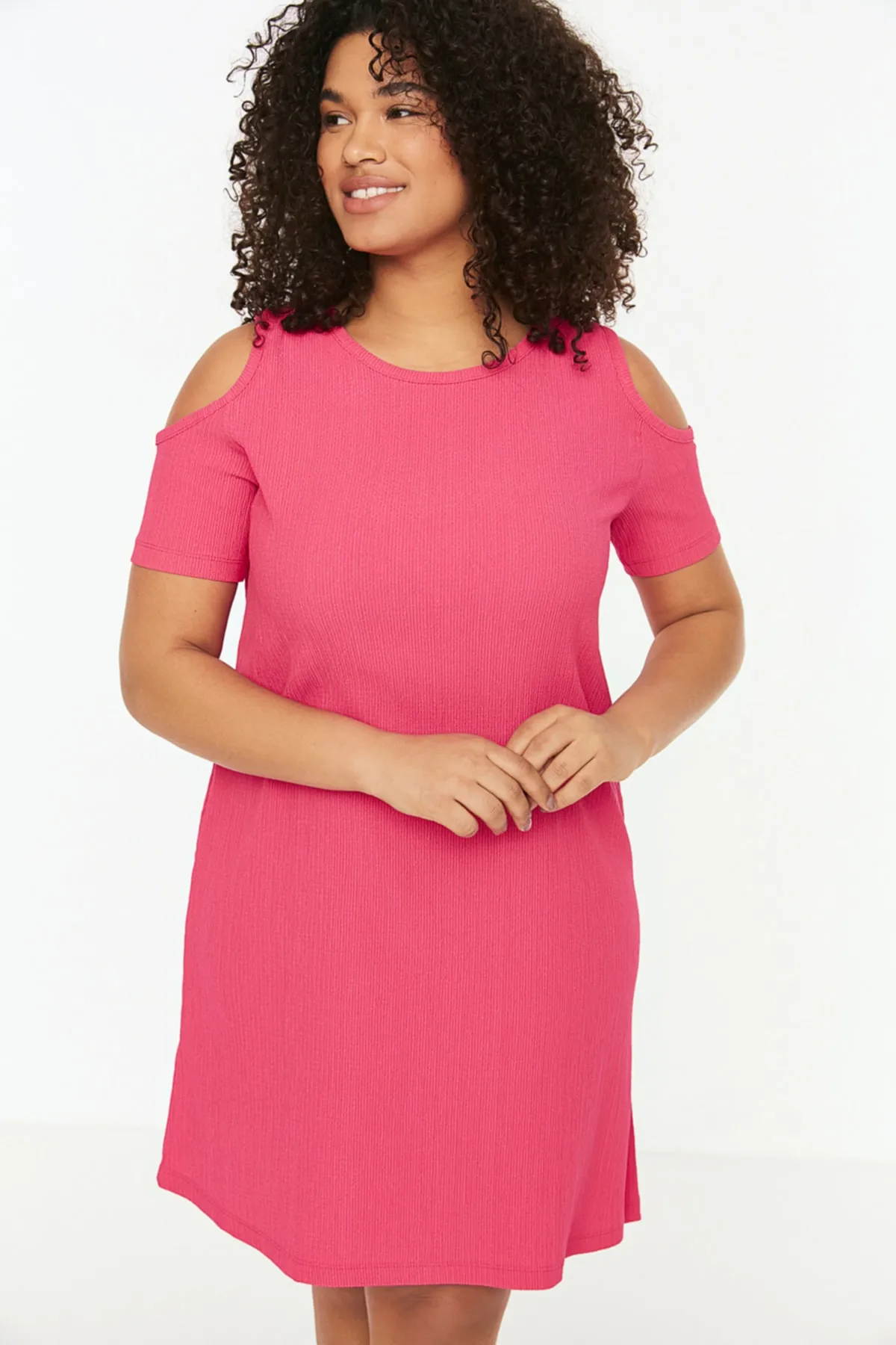 Trendyol Curve  Fuchsiafarbenes, detailliertes Strickkleid mit A-Linien-Ausschnitt TBBSS22EL2986