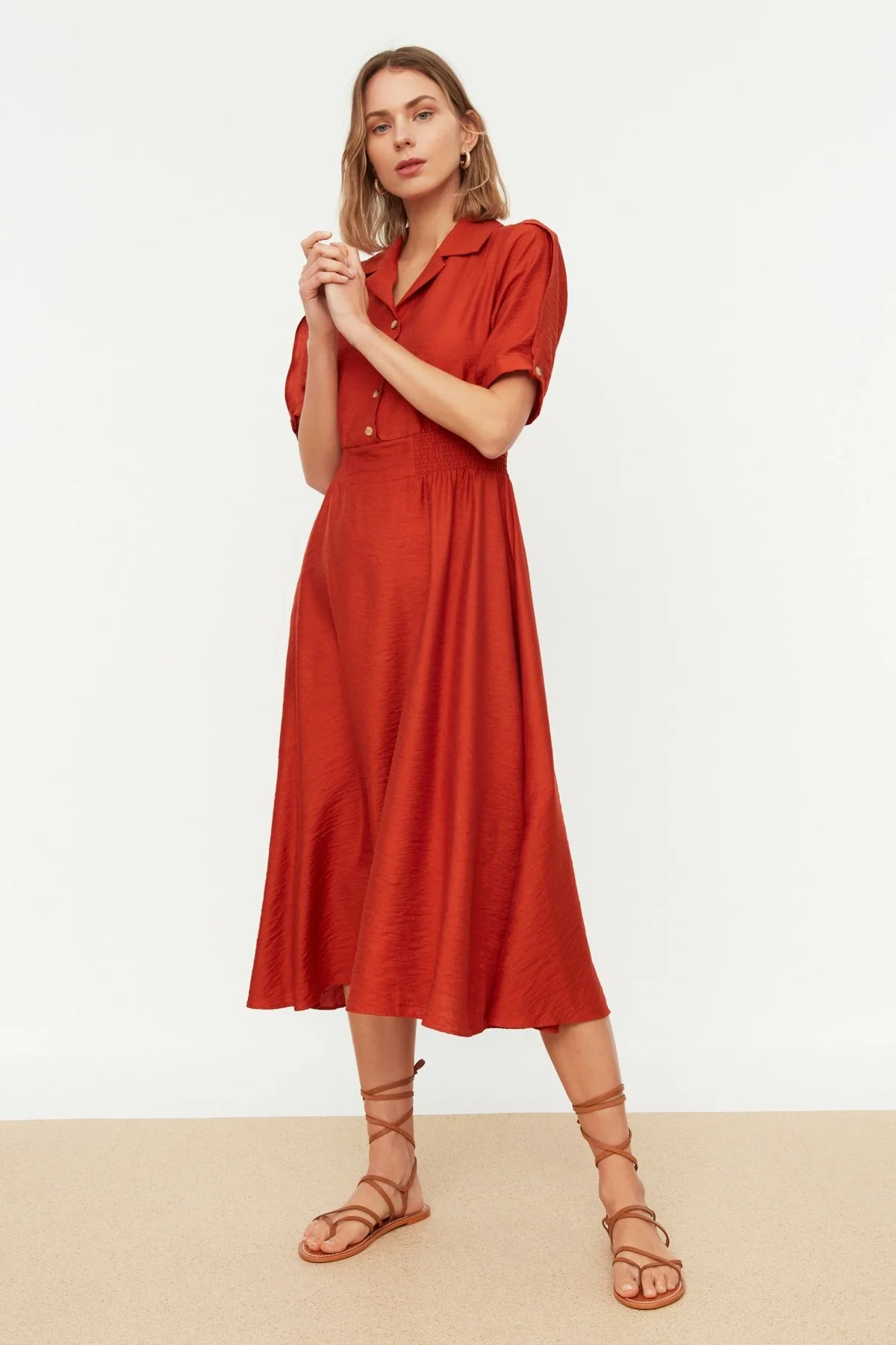 Trendyol Collection  Orangefarbenes Webkleid mit Gimpen- und Knopfdetails TWOSS21EL1023