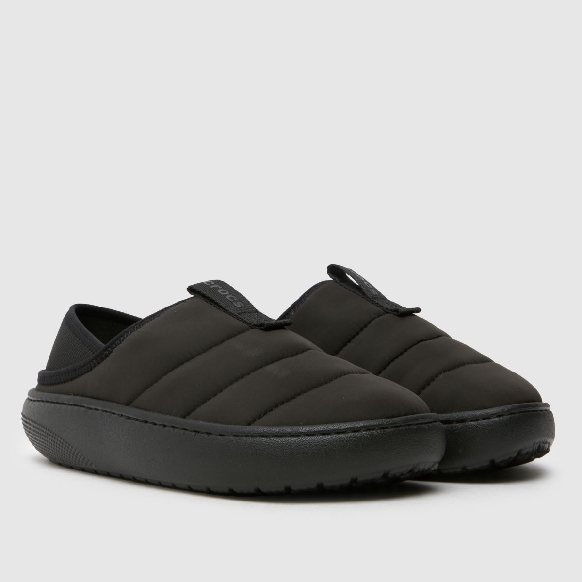 Crocs puff moc szandál fekete színben