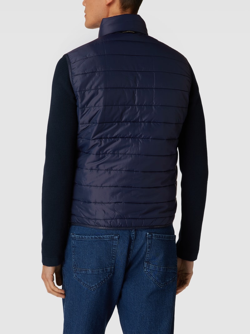 Steppweste mit Label-Patch Modell 'ACALMAR' in marineblau