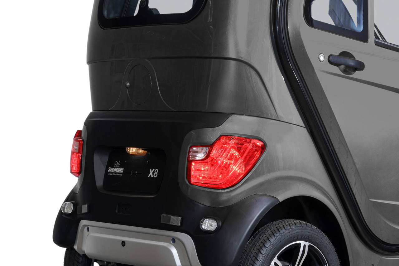 Stormborn X8 GT – 3 kW, Li-Ion-Akku , 45 km/h silber - Elektrokabinenroller