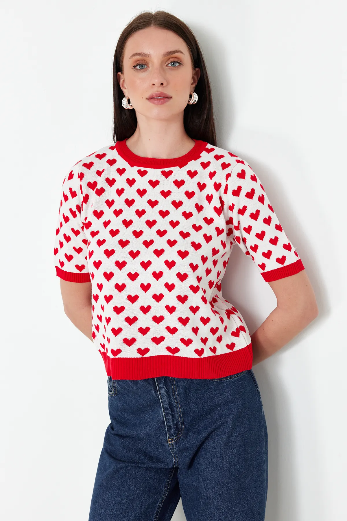 Trendyol Collection  Roter Strickpullover mit Rundhalsausschnitt TWOSS21KZ0008