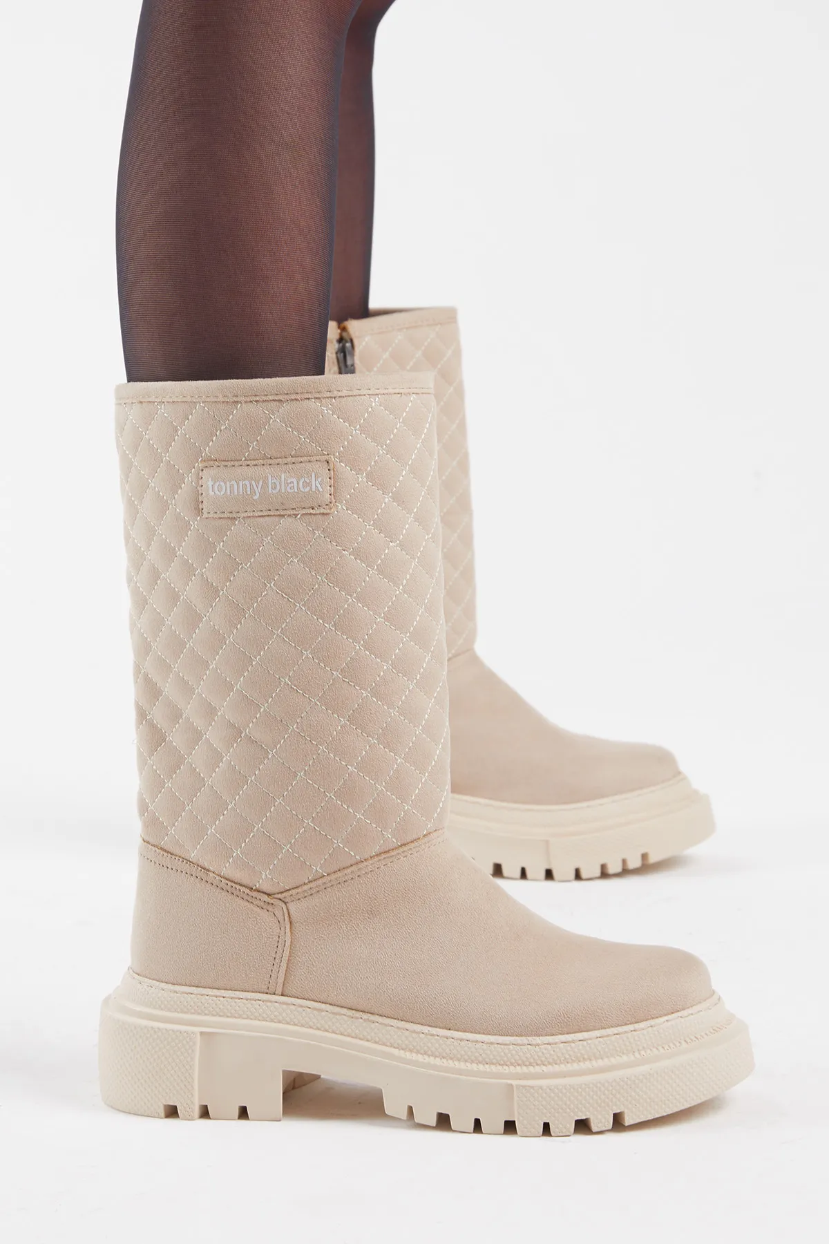 Tonny Black  Cremefarbene, gesteppte, gemusterte, bequeme lange Damenstiefel aus Wildleder