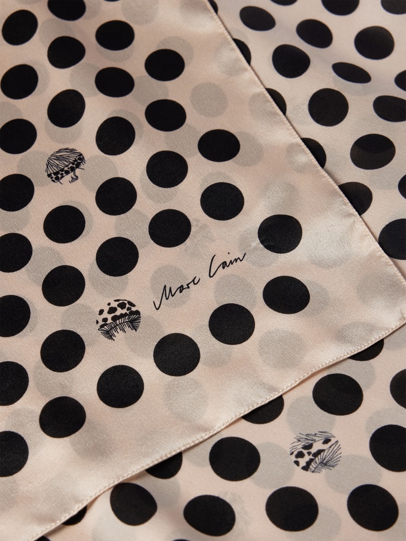 Schal aus Seide mit Allover-Muster in schwarz