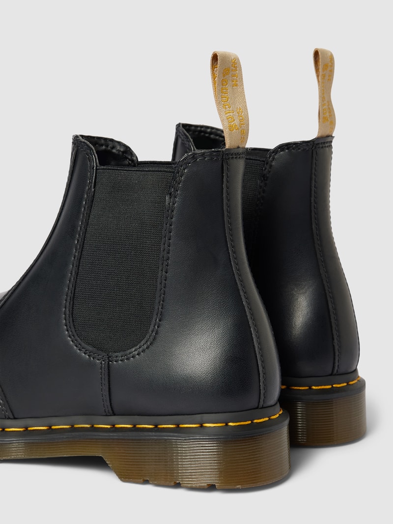 Chelsea Boots mit Gummieinsätzen Modell 'VEGAN' in schwarz