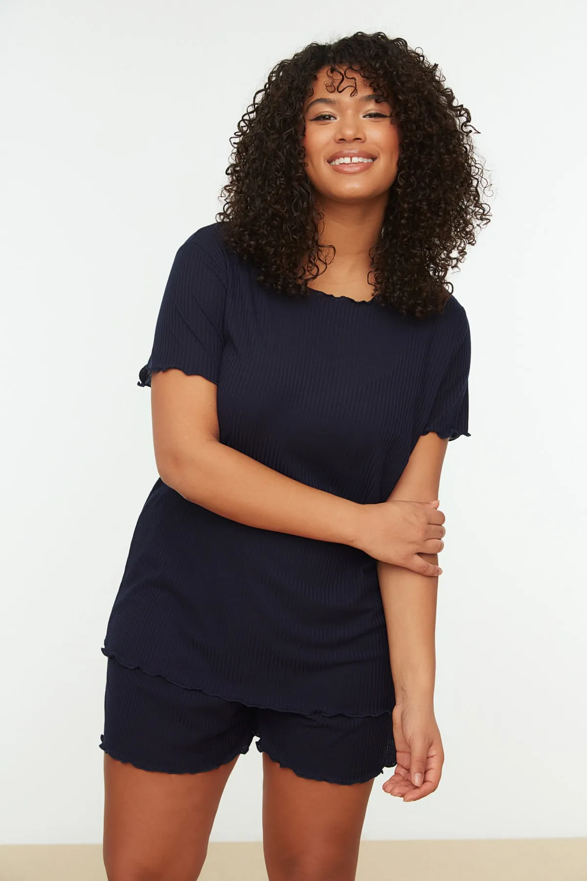 Trendyol Curve  Marineblaues Strick-Pyjama-Set mit Rundhalsausschnitt TBSSS22PT0216