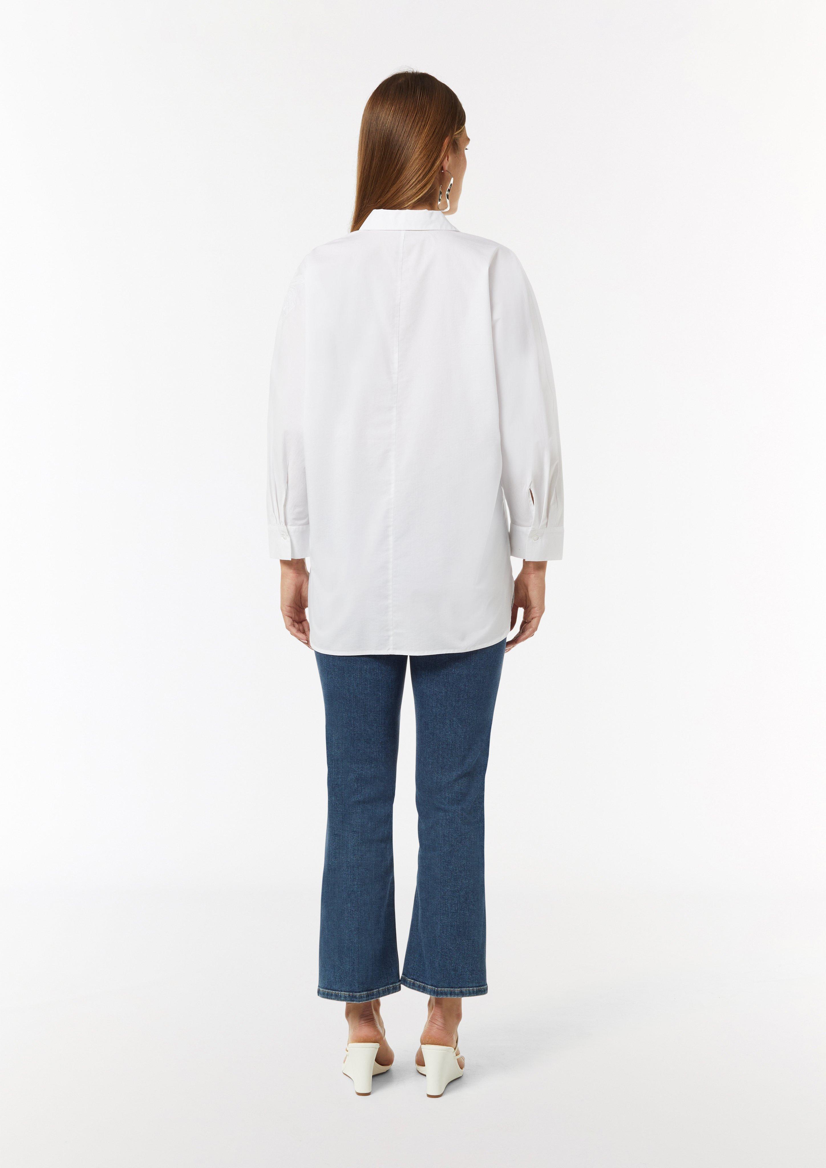 Lange Popeline-Bluse mit verkürzten Ärmeln und Stickerei - weiß
