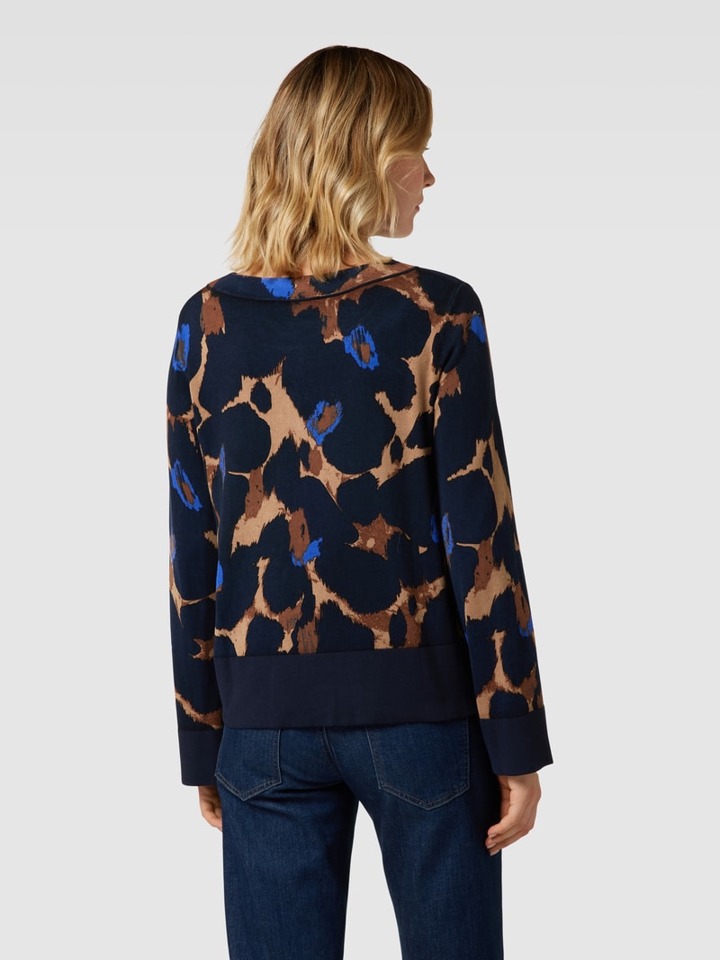 Strickpullover aus Viskose-Mix mit Allover-Muster und Applikation in royalblau