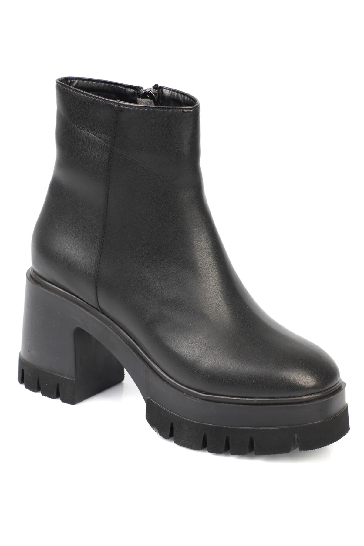 Capone Outfitters  Damenstiefel mit runder Spitze und seitlichem Reißverschluss und mittelhohem Absatz