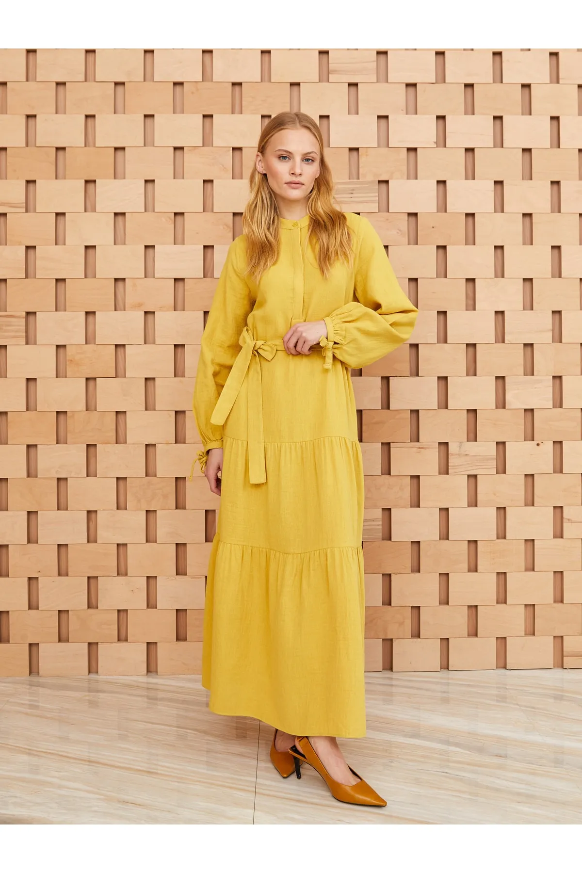 LC Waikiki  Prächtiges, gerades, langärmliges Musselin-Damenkleid mit Kragen