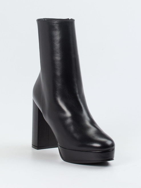 Stiefelette-17380090057 Konstantin Starke