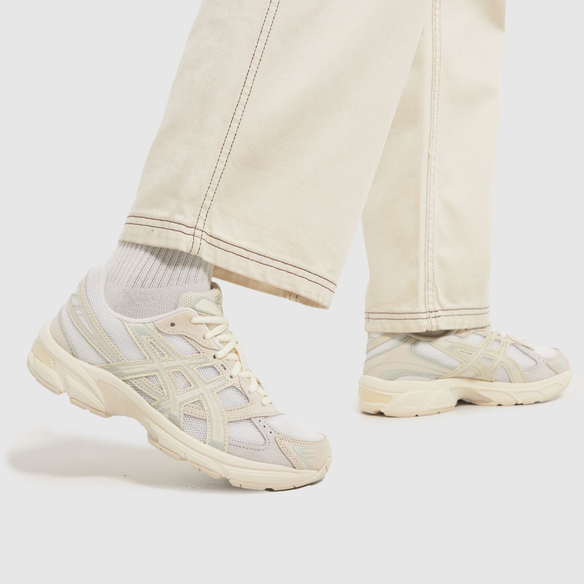 ASICS gel-1130 träningsskor i vitt och beige