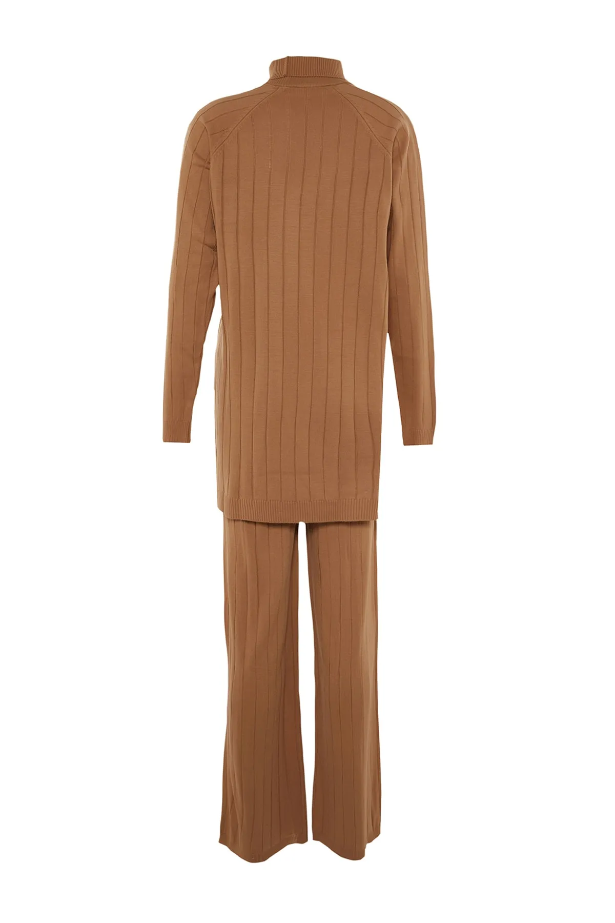 Trendyol Modest  Kamelfarbenes Strickset aus geripptem Rollkragenpullover und Hose TCTAW23US00002