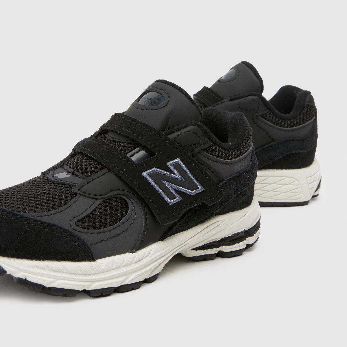 New Balance fekete 2002 V kisgyermek cipő