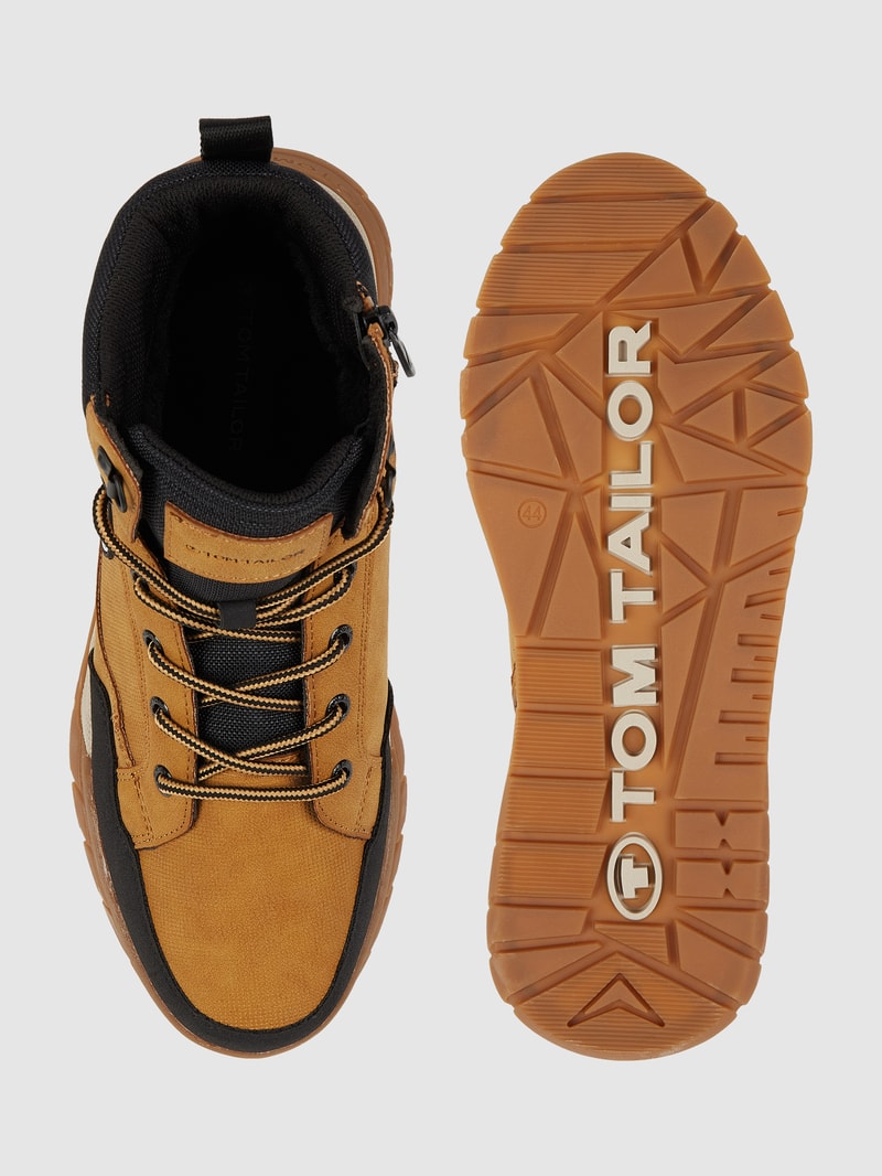 Boots aus Synthetik und Textil in camel
