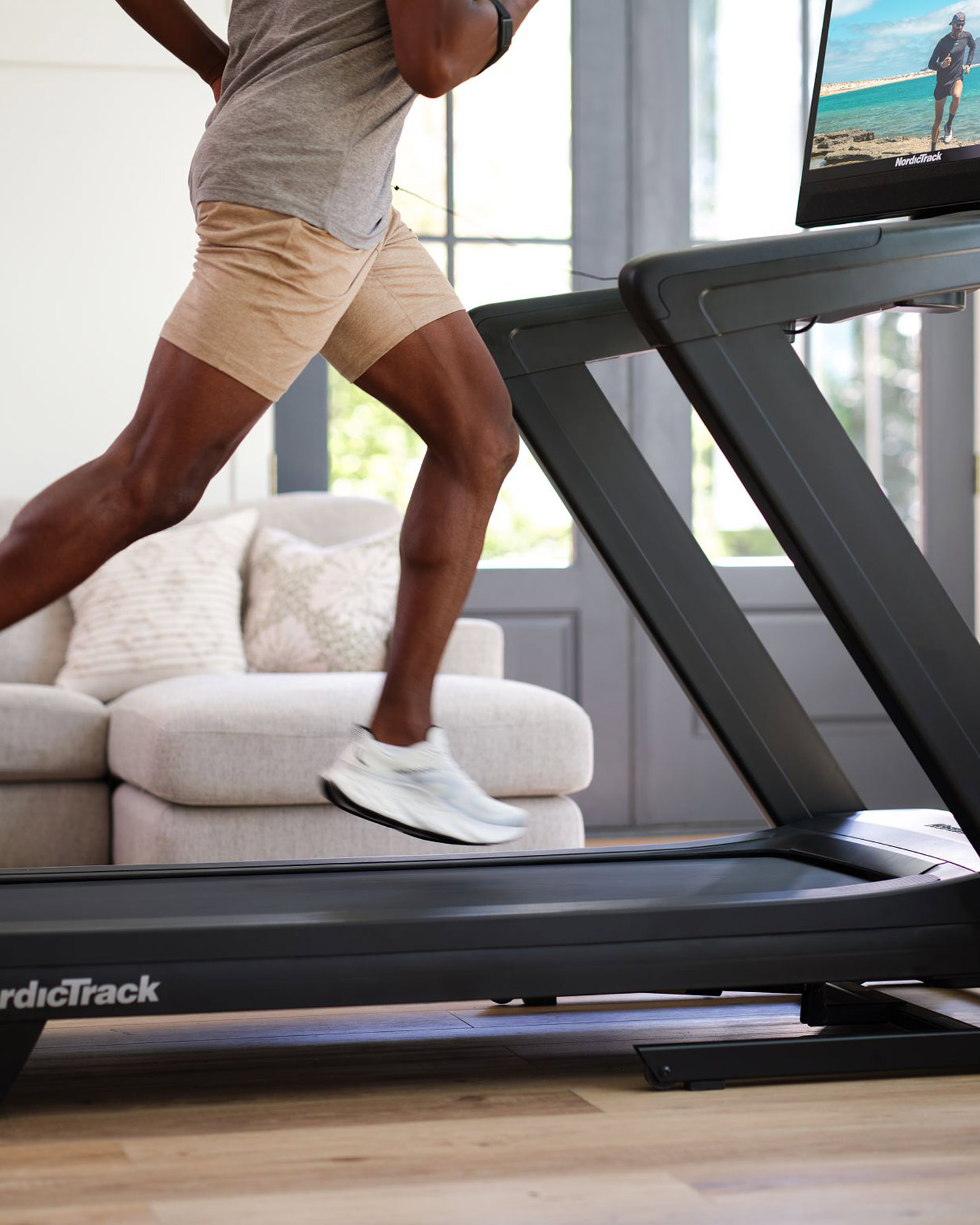 Bieżnia komercyjna Nordictrack 2450 + roczna karta Ifit Pro NTL19125-INT + IFIT1
