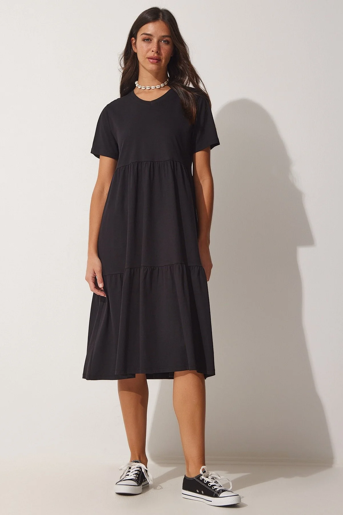 Happiness İstanbul  Schwarzes bequemes Sommerkleid mit V-Ausschnitt für Damen AP00184