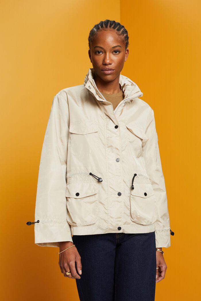Recycelt: Regenjacke mit Kapuze