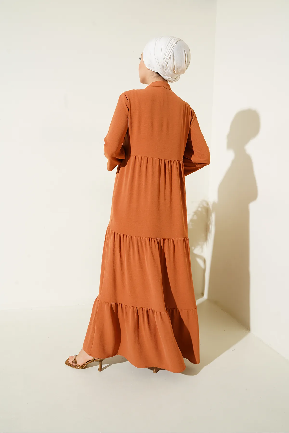 Bigdart  1627 Hijab-Kleid mit Kragen und Schnürung – Hellbraun