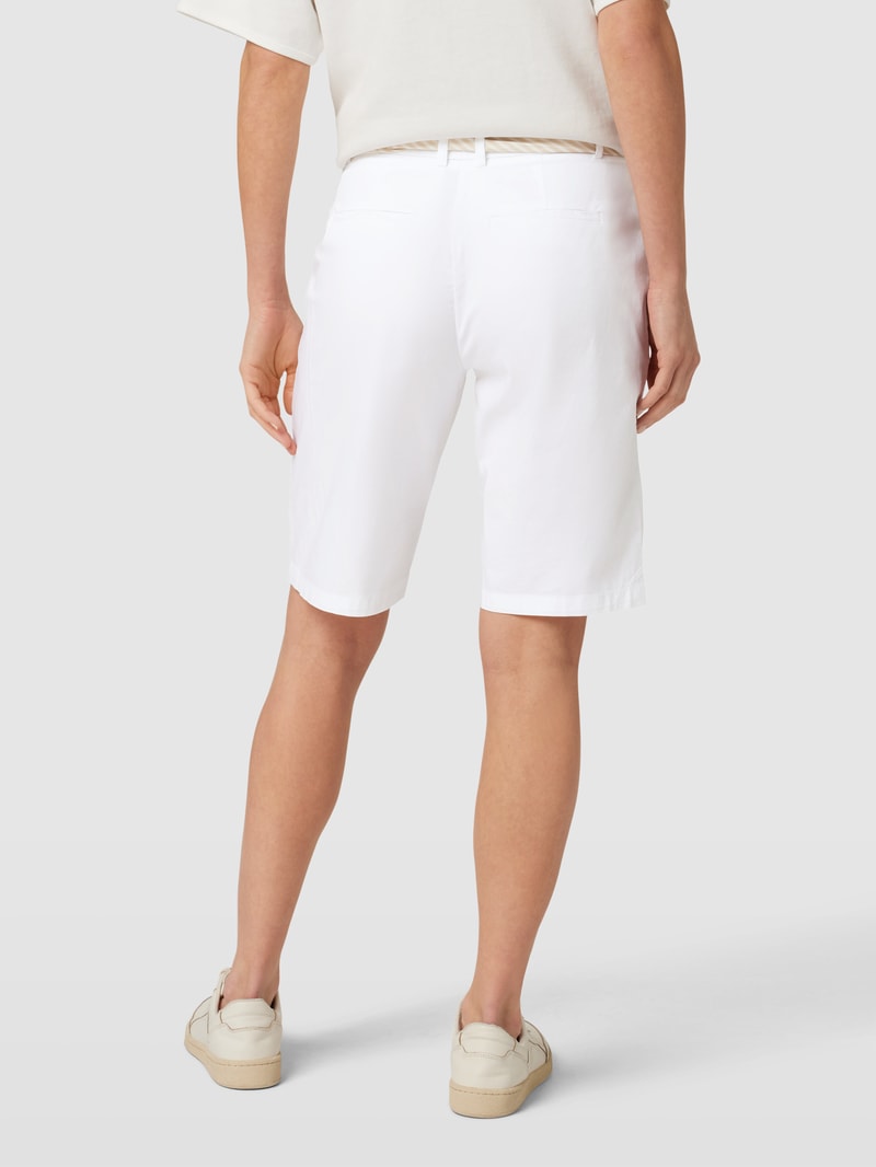 Bermudas mit Stoffgürtel in weiß