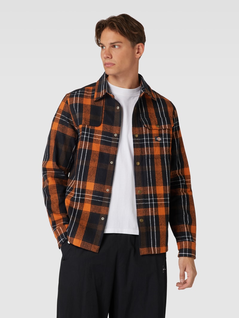 Flanellhemd mit Brusttaschen in schwarz