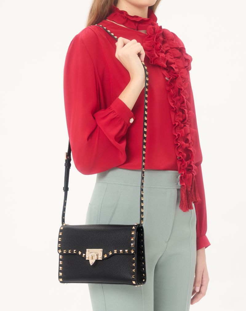 Bolsa de ombro pequena Rockstud em couro de bezerro granulado