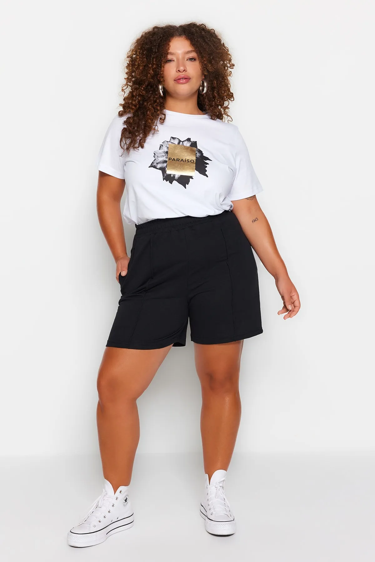 Trendyol Curve  Schwarze, dünne, gerippte Strickshorts TBBSS23AP00004