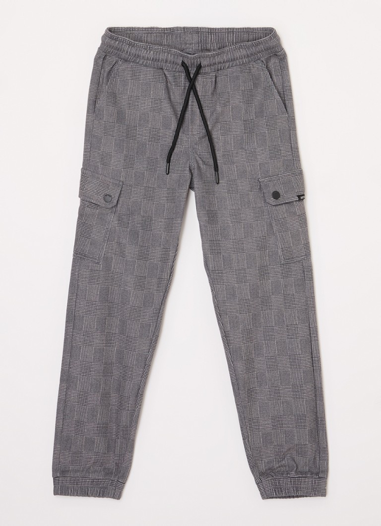Calça cargo Retour Jeans Juan com modelagem afunilada e estampa xadrez.