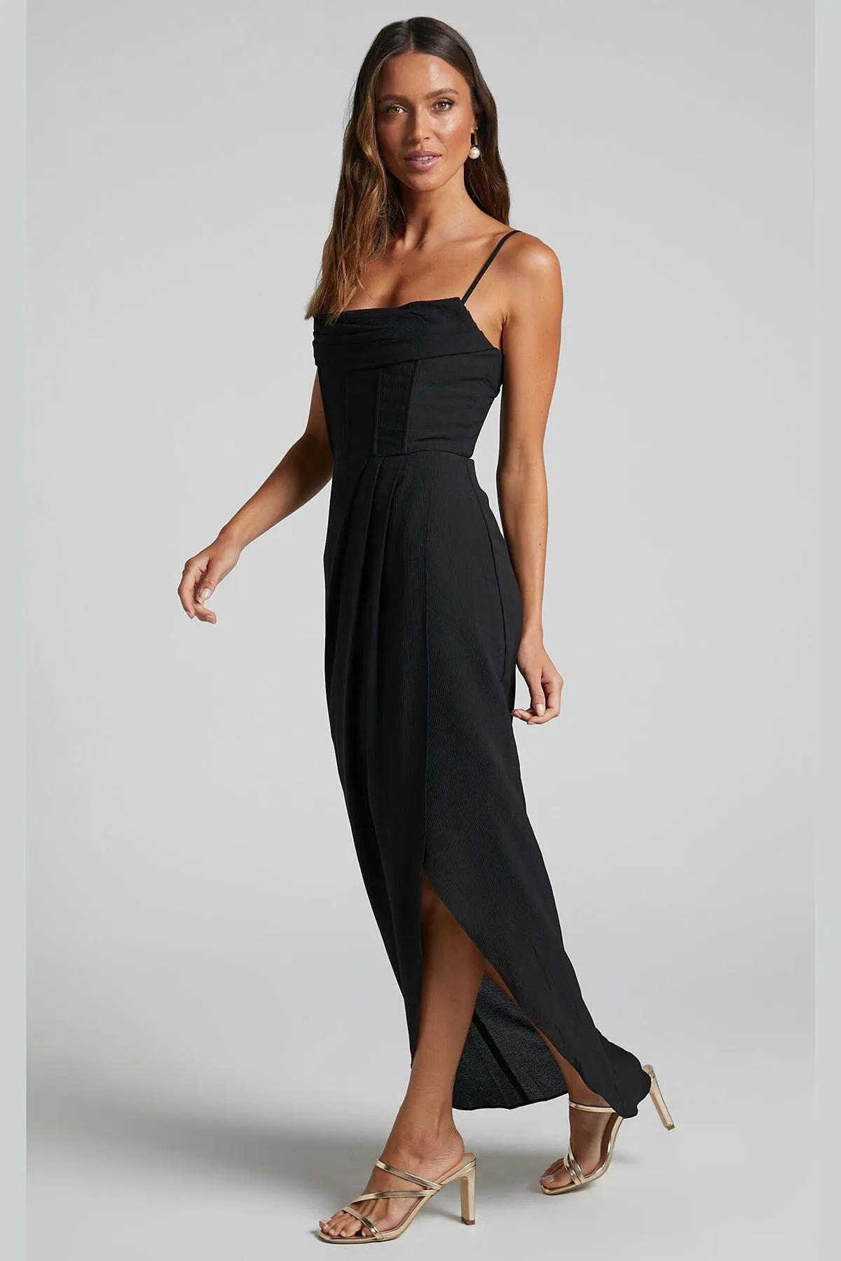 Madmext  Schwarzes Degaje-Kleid mit Kragen und Trägern MG2022