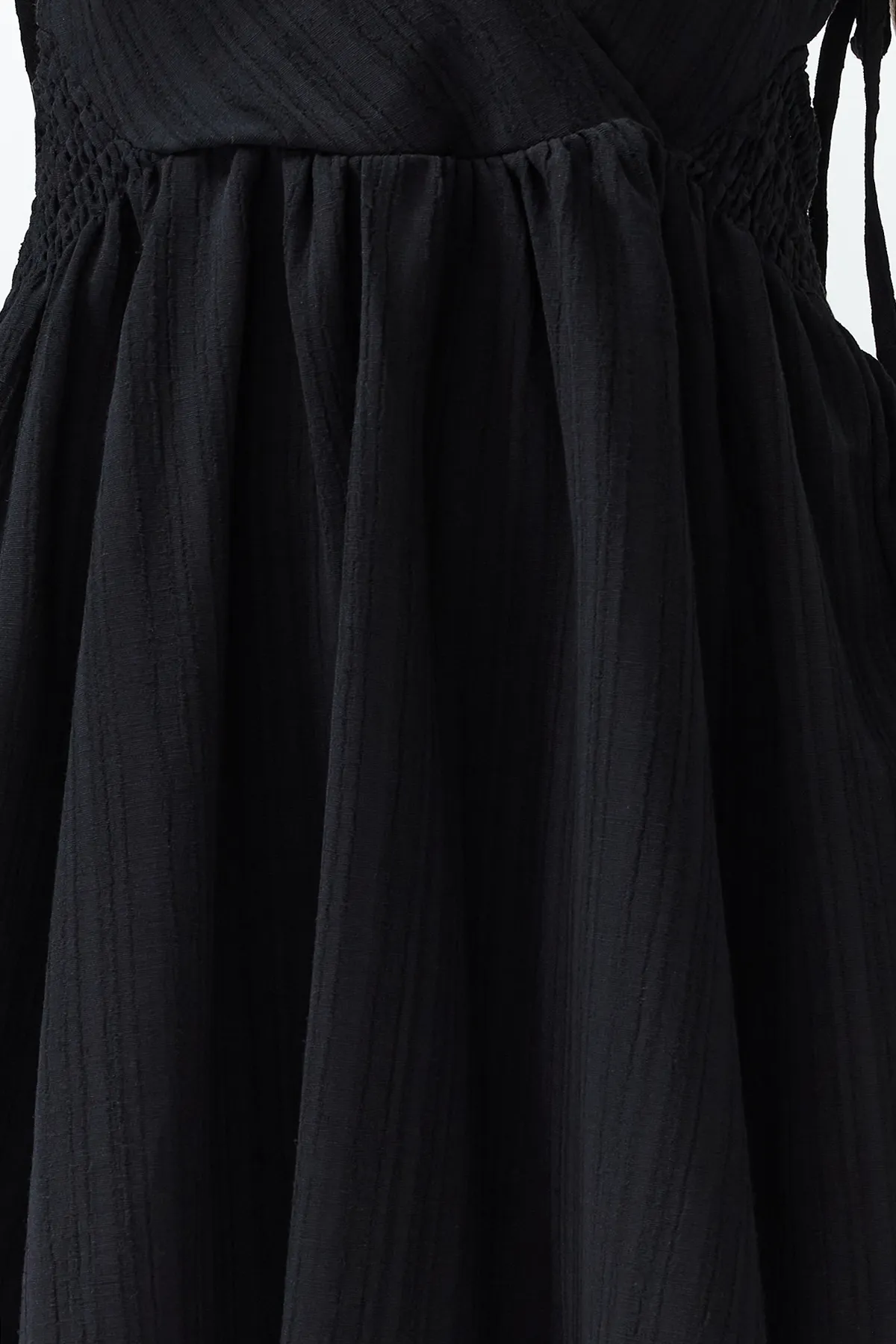 Trendyol Collection  Schwarzes Mini-Strandkleid aus gewebtem Leinengemisch mit Cut-out/Fensterausschnitt TBESS24EL00075