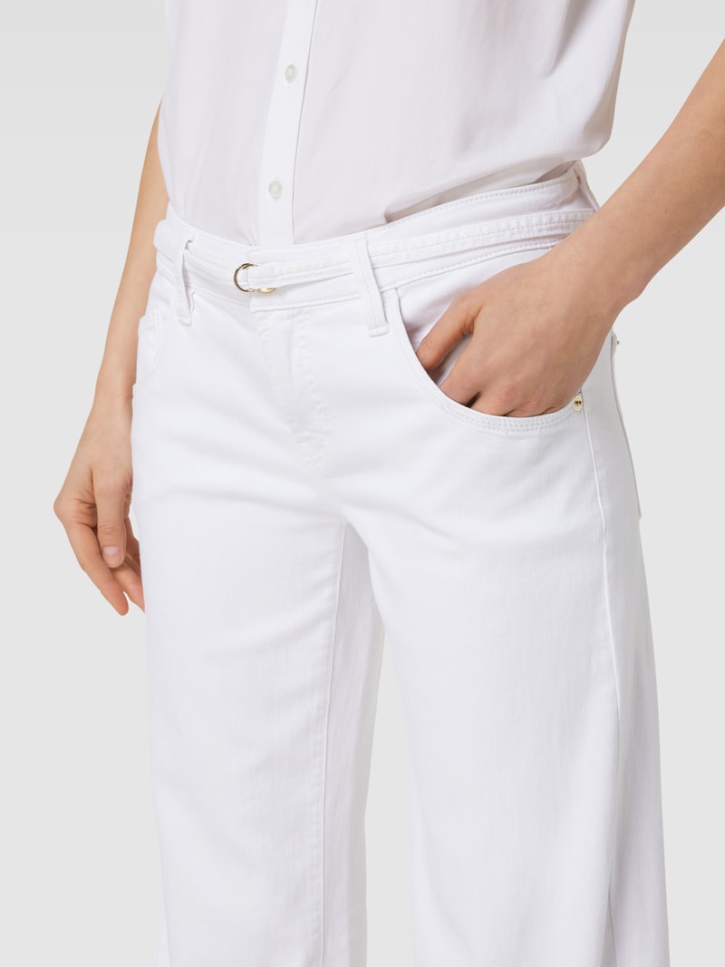 Jeans mit Gürtel Modell 'TESS' in weiß