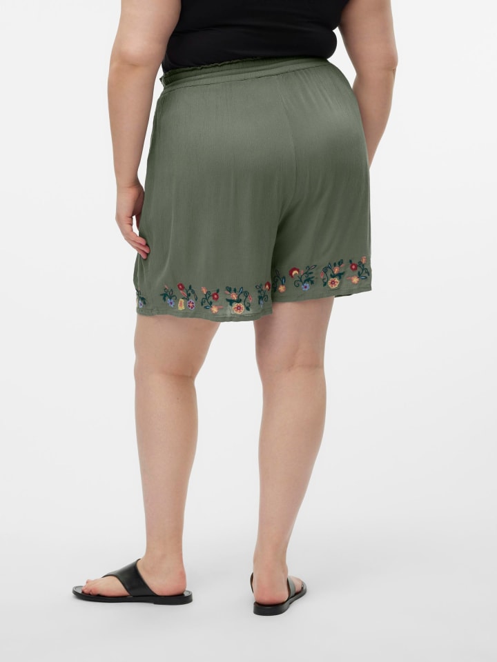 Vero Moda Shorts in Laurel Wreath günstig kaufen