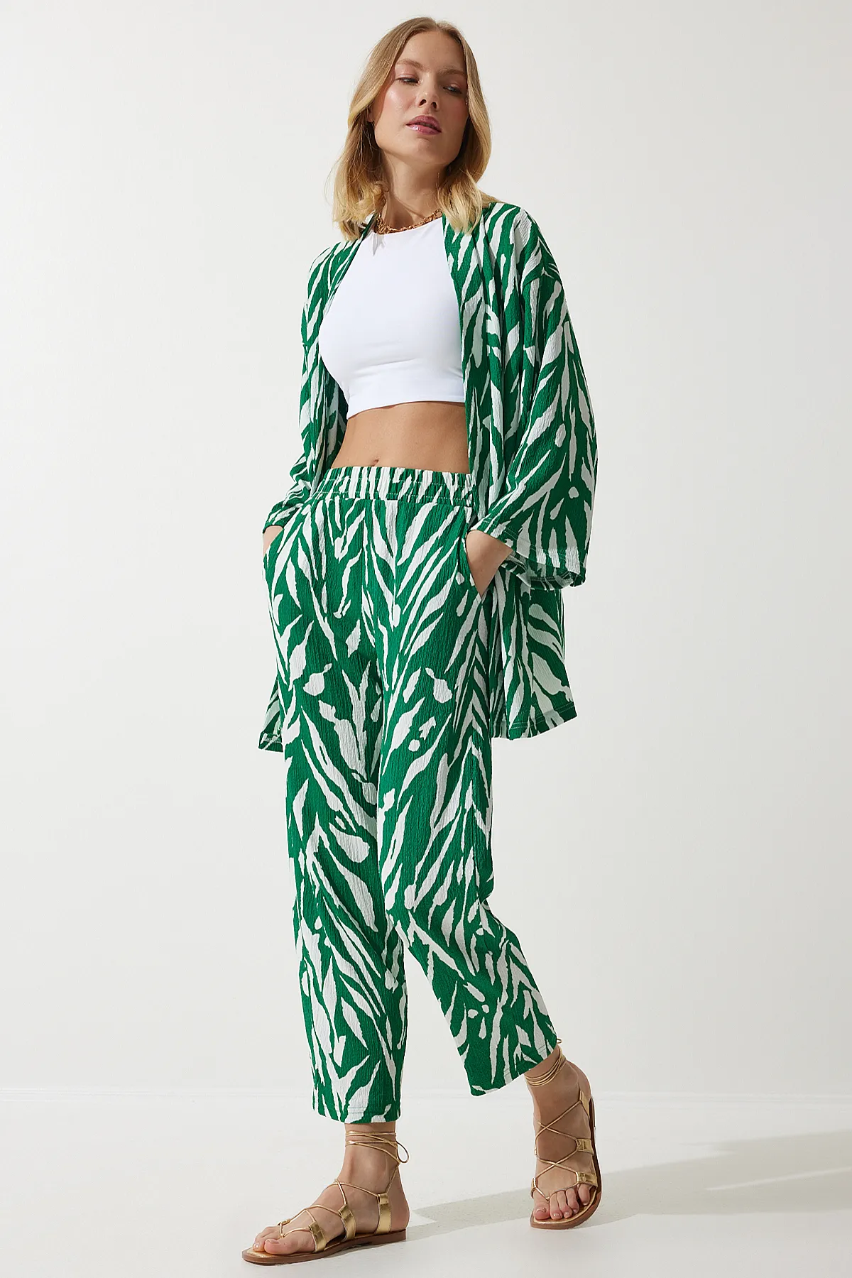 Happiness İstanbul  Grün gemustertes Kimono-Hosen-Strickset für Damen BY00054