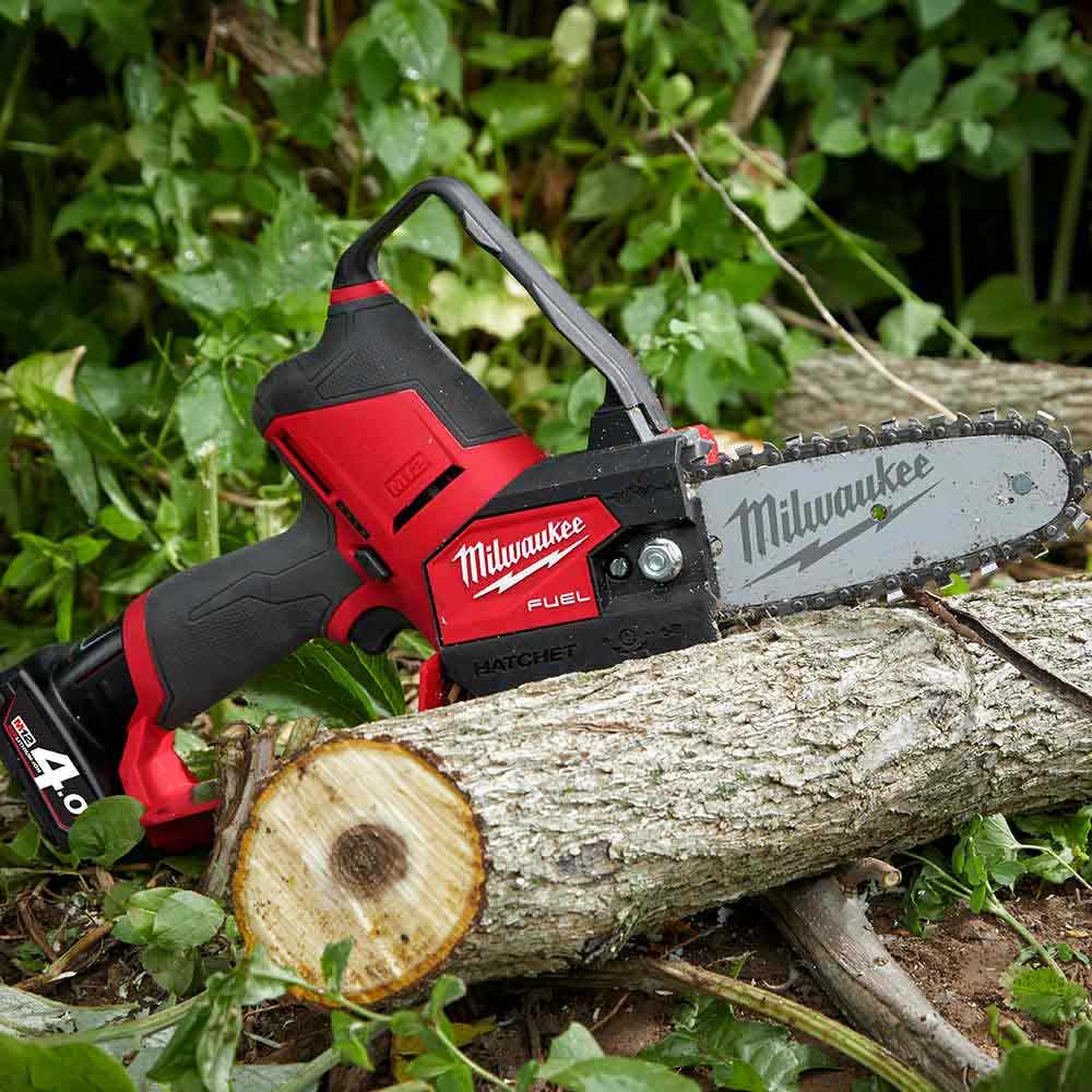 Serra de acabamento MILWAUKEE 12V FUEL™ HATCHET™ de 6