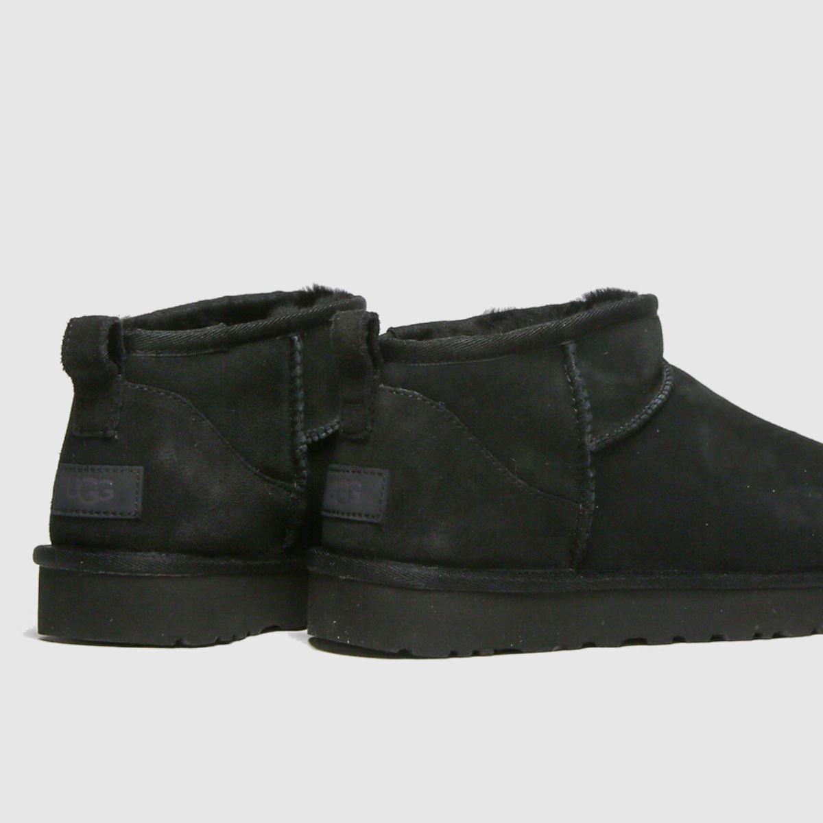 UGG klasszikus ultra mini csizma fekete színben
