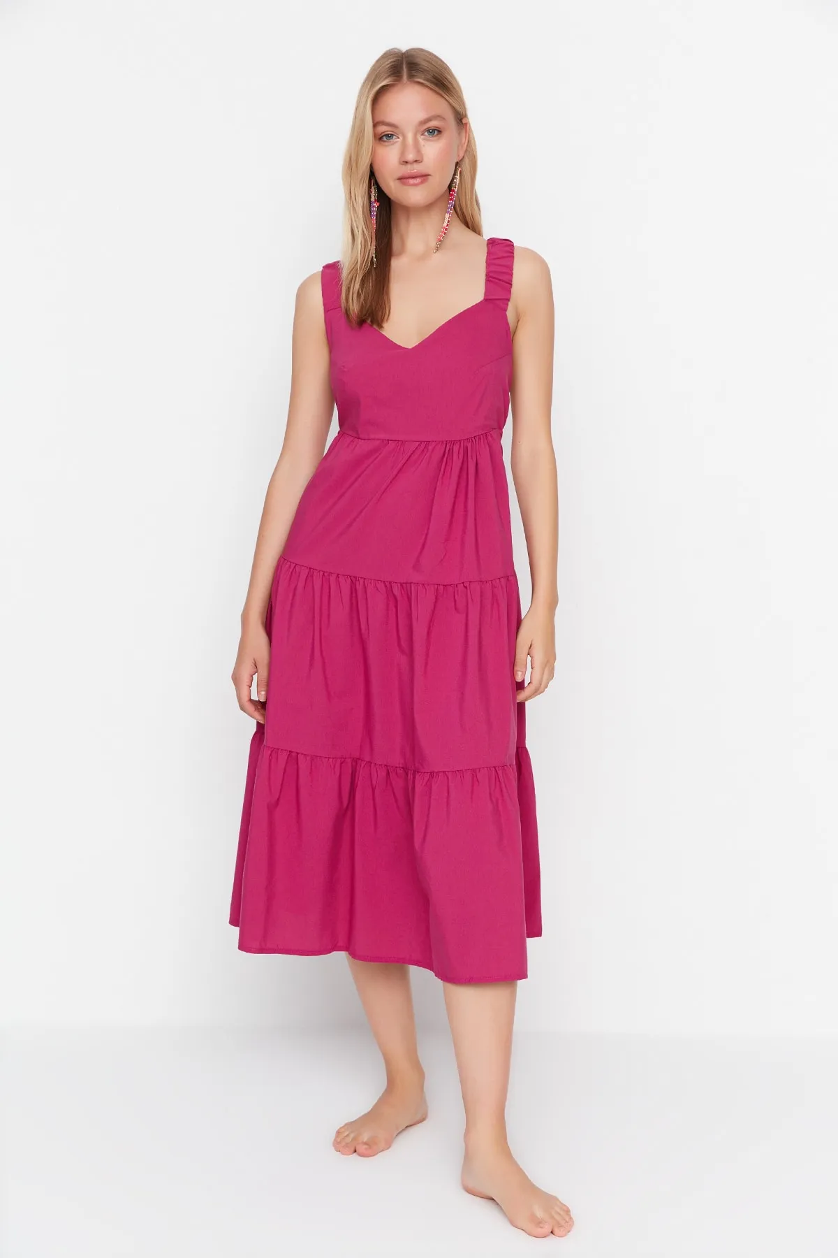Trendyol Collection  Fuchsiafarbenes Strandkleid im Leinen-Look mit Rückendetails TBESS21EL3851