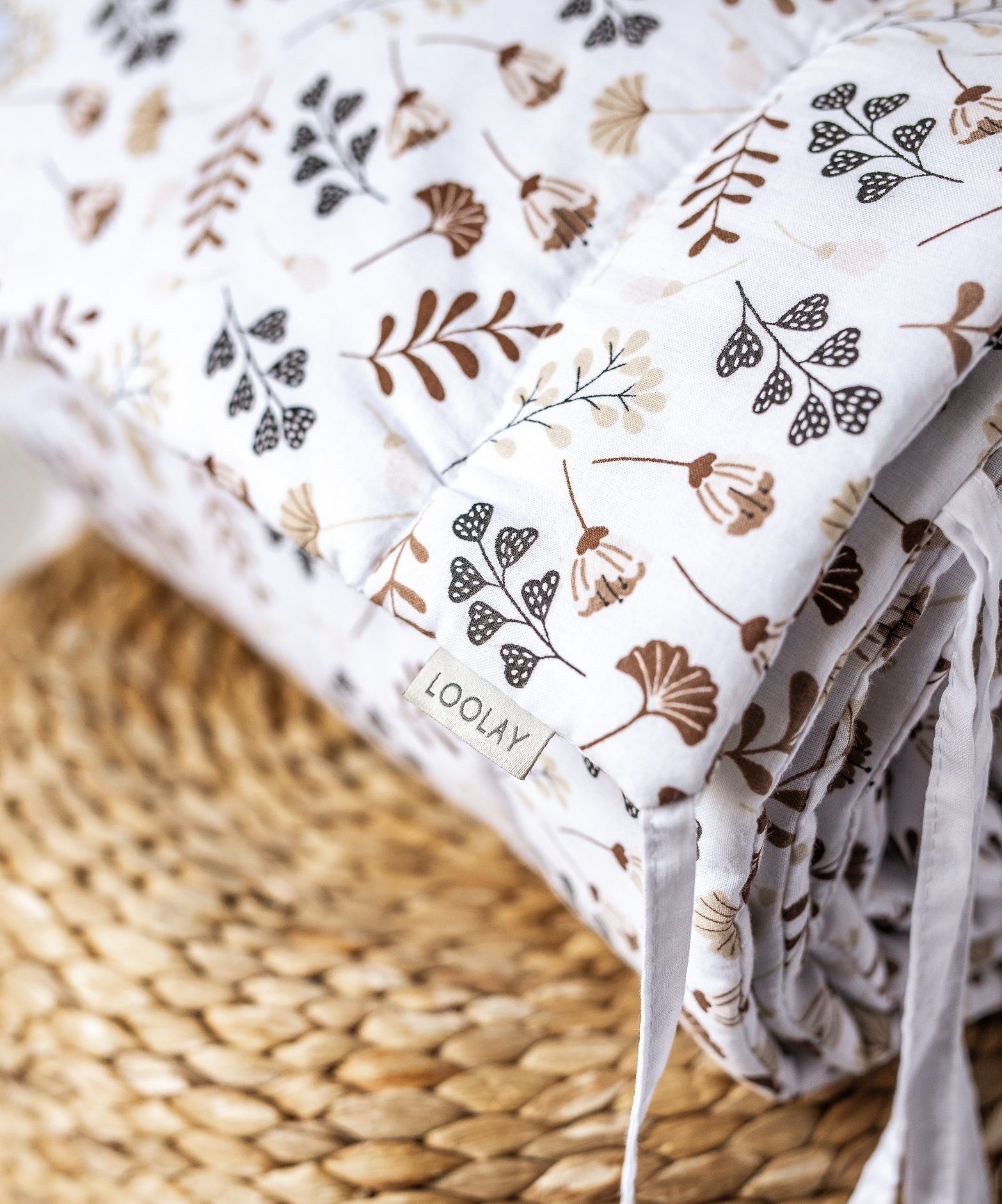 Loolay Bettnestchen PREMIERE! Blumenwiese BRAUN Bettumrandung 420, 360, 210, 180 x 30cm, (Babynestchen Bettsprossen Kopfschutz Baby Blumen Wiese BABYNEST, 100% Baumwolle Babybett Bettschutzgitter Umrandung), LOOLAY® - 100% Europäische Stoffe und Klei