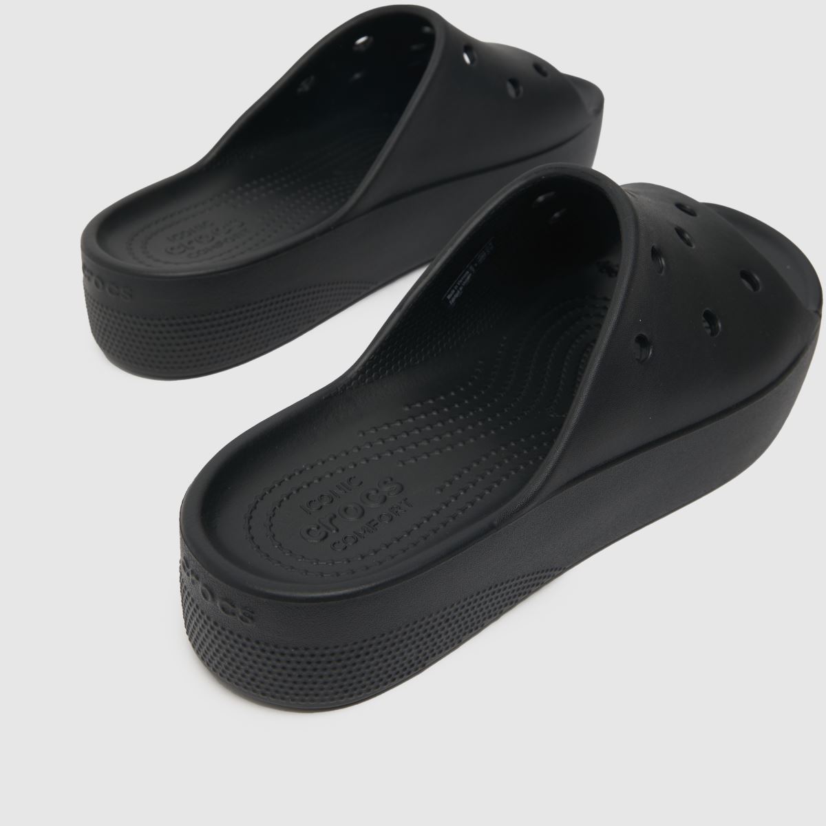 Crocs klasszikus platformos szandál fekete színben