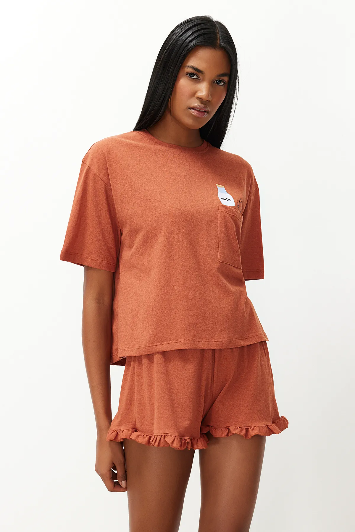 Trendyol Collection  Gestricktes Pyjama-Set aus T-Shirt und Shorts aus bedruckter Baumwolle mit Kachelmuster THMSS22PT0422